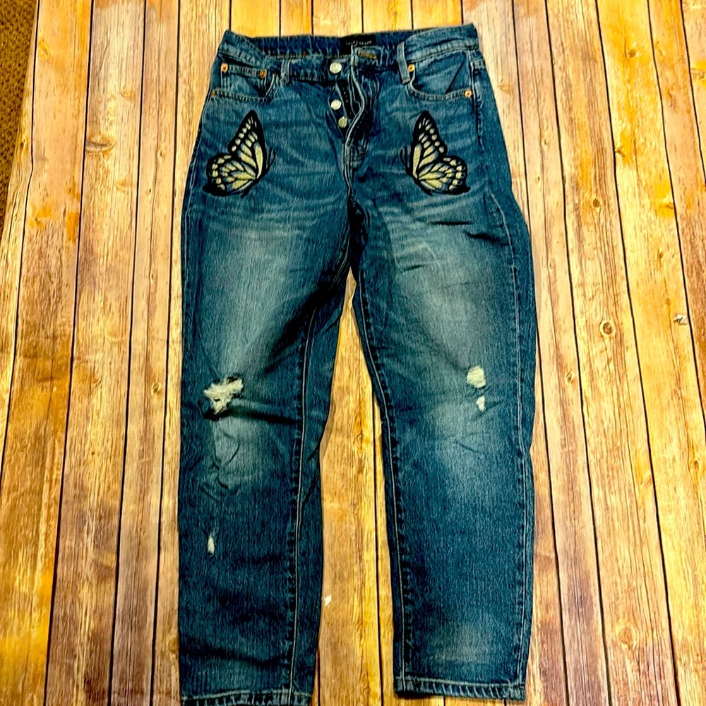 Lucky brand size 6 28A butterfly embroidery jeans slightly worn distressed boho